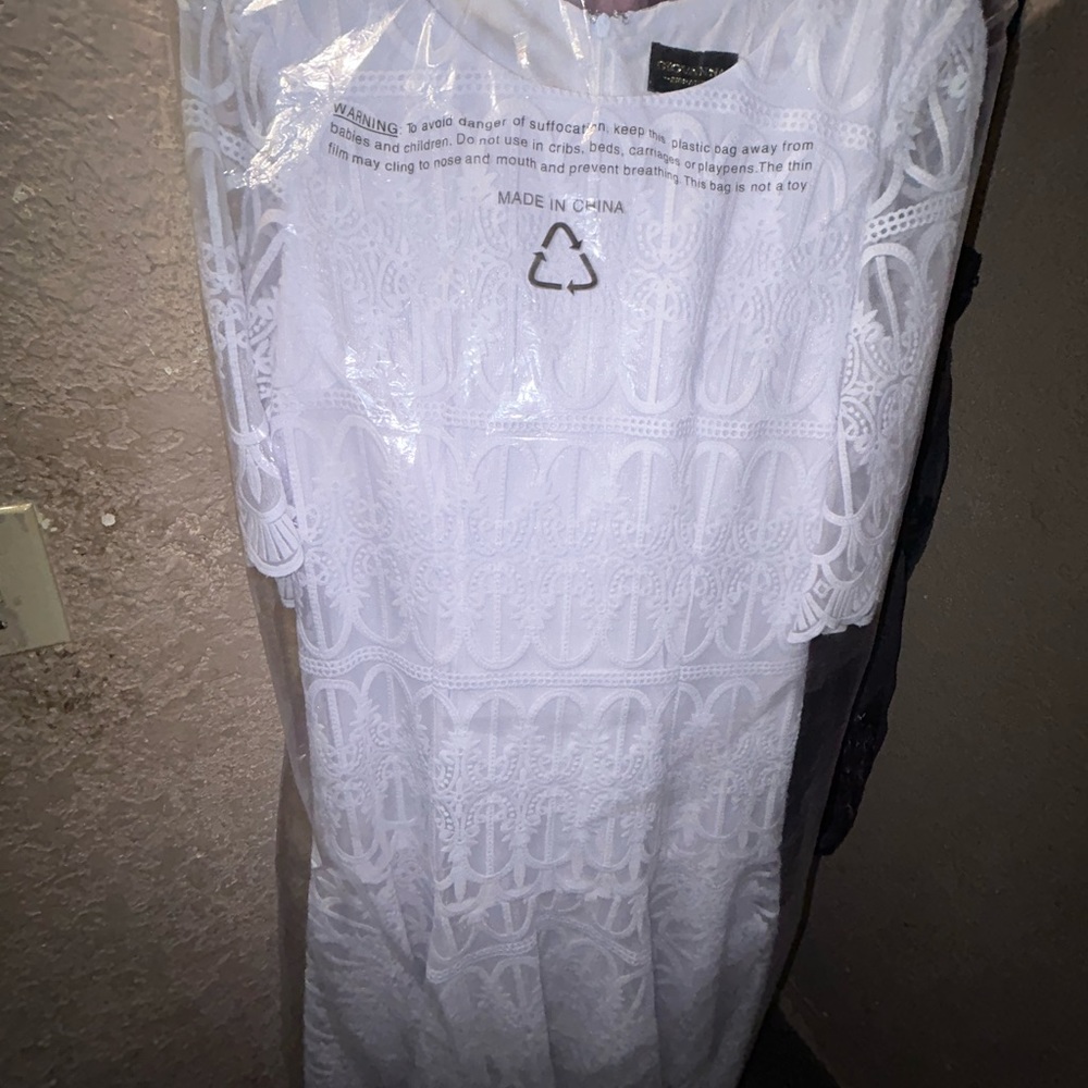 BRAND NEW whit dress size 10